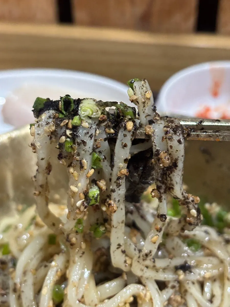 쫄깃한 식감의 칼국수 면발