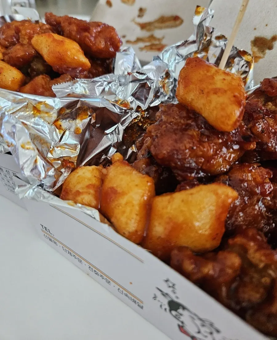 Display counter selling whole chicken for 9,900 won