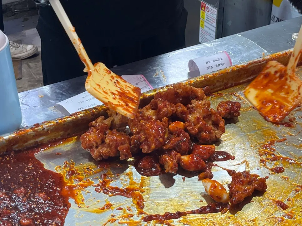 평정닭강정 메뉴판과 매운맛 선택 안내