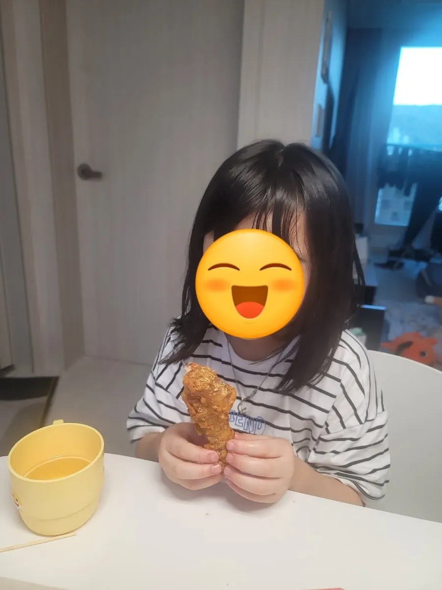Cảnh chiên gà tại quán