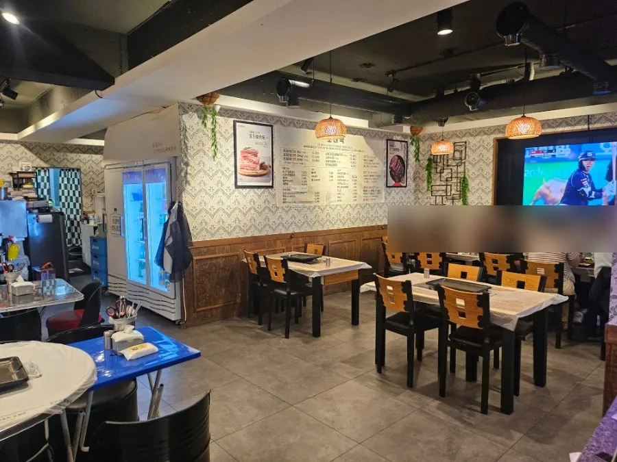 Spacious indoor seating at Chodaebak Naengsam