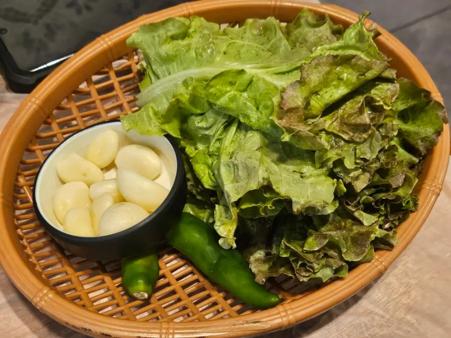 Basic side dishes served with the meat