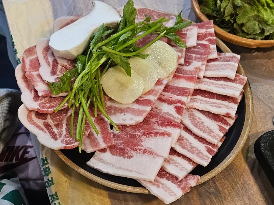 Pork belly and flower pork collar set