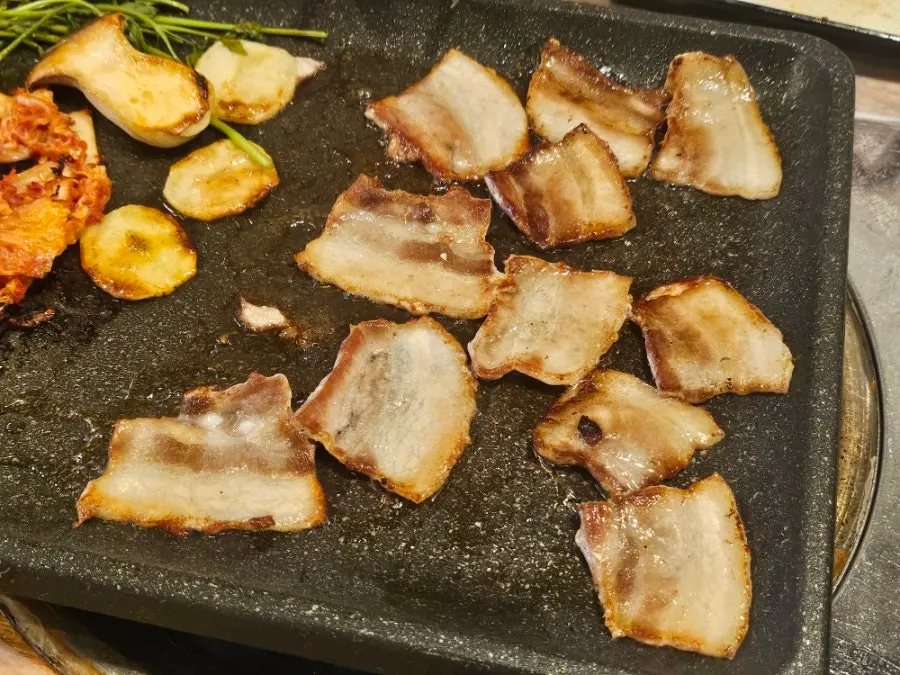 Grilled pork belly with side dishes