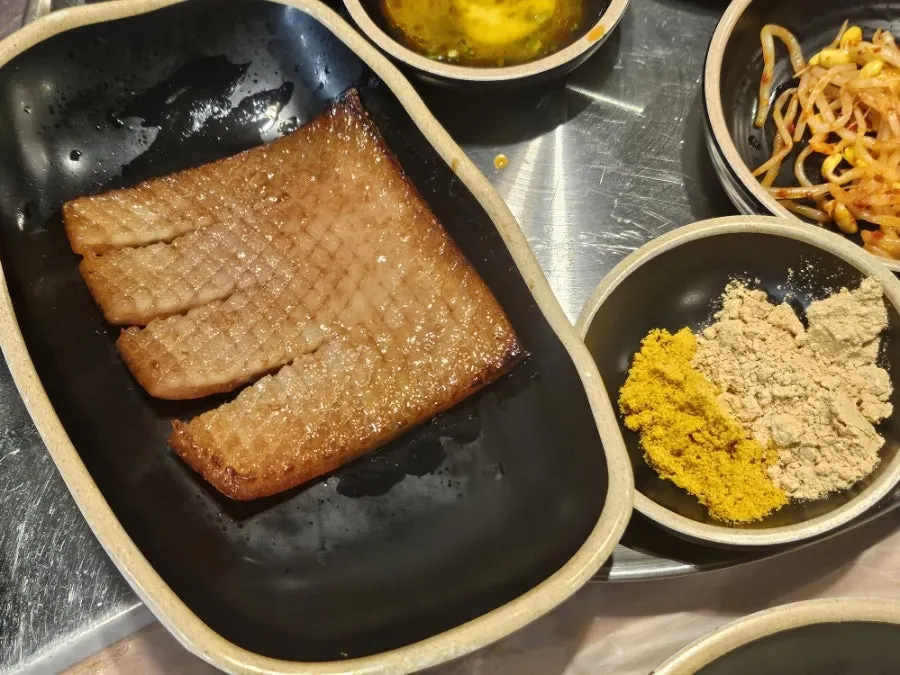 Seasoned beehive tripe with dipping powders