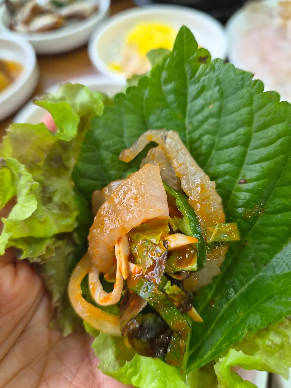 Eating sashimi wrapped in a perilla leaf