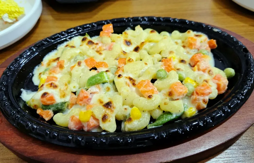 Macaroni served as a side dish at the sashimi restaurant