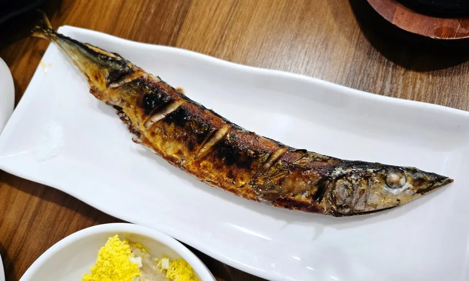 Crispy-outside, tender-inside grilled saury