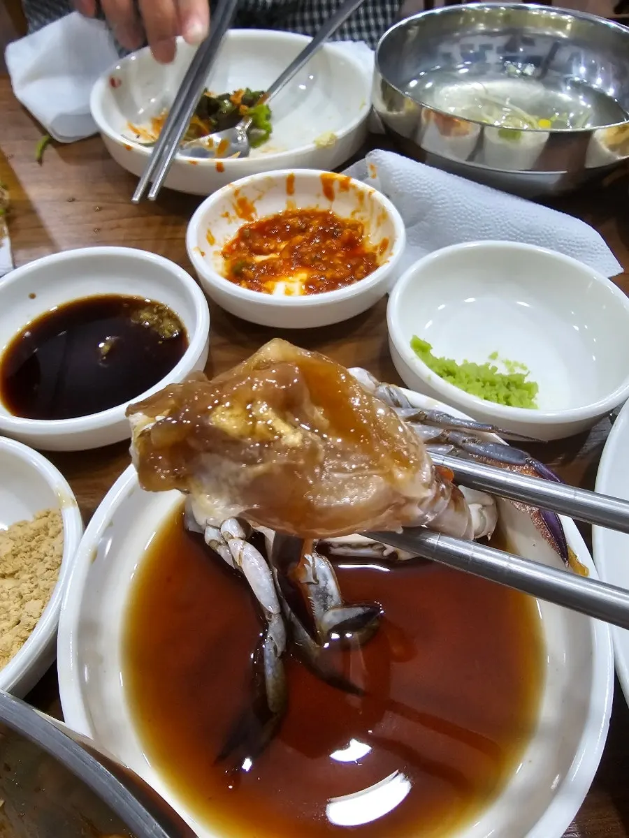 회와 함께 나온 기본 음식