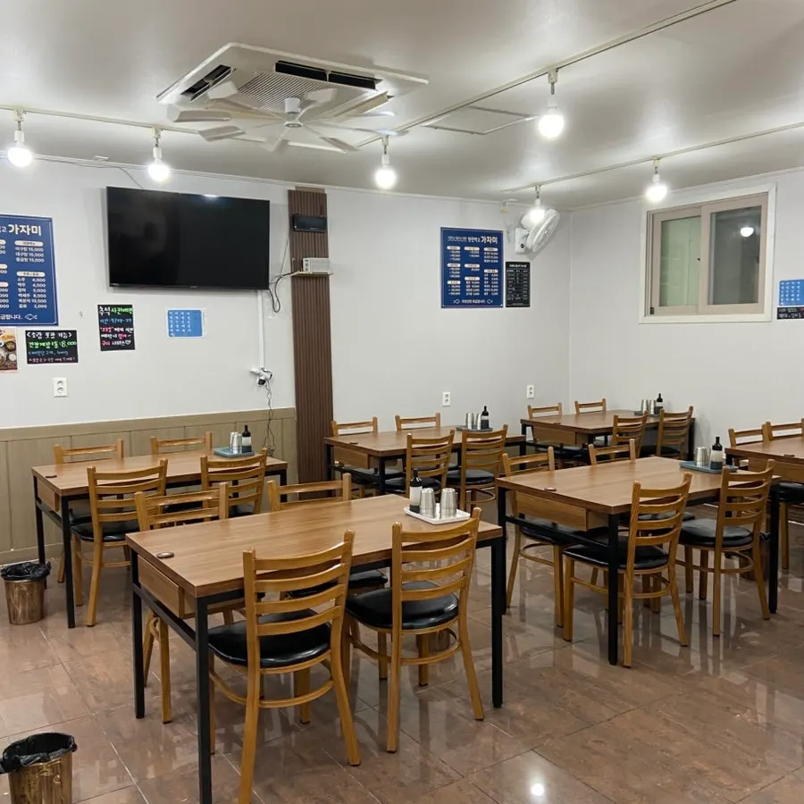 Spacious table seating at the restaurant