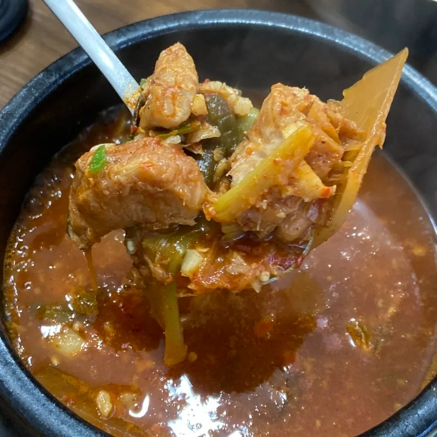Spicy stew broth served with rice