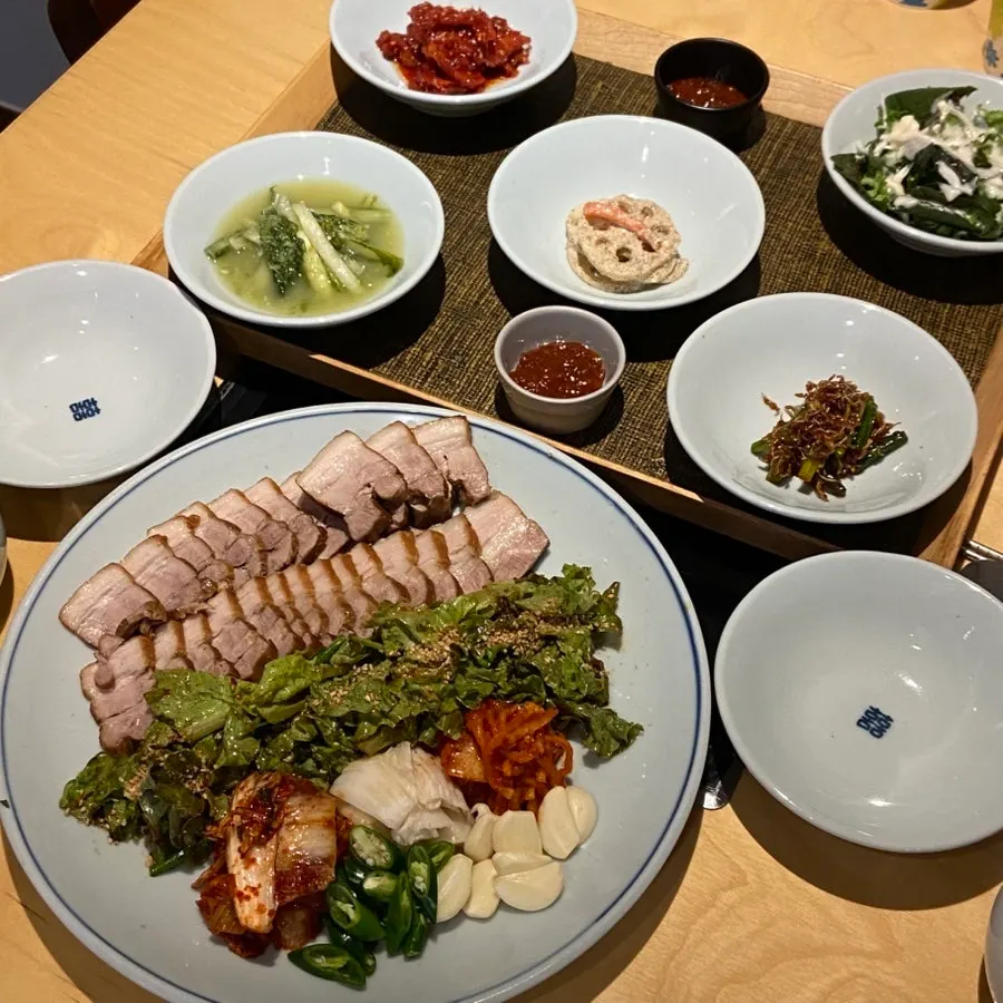 A dining table good for family meals at the Korean restaurant