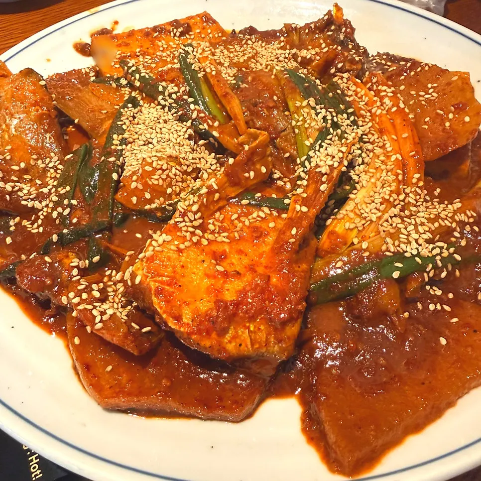 조림 양념을 머금은 무와 채소