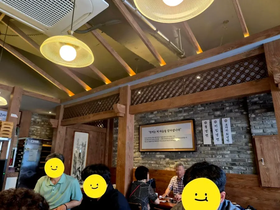 Interior Pyeongsang Myeonok bersuasana hanok