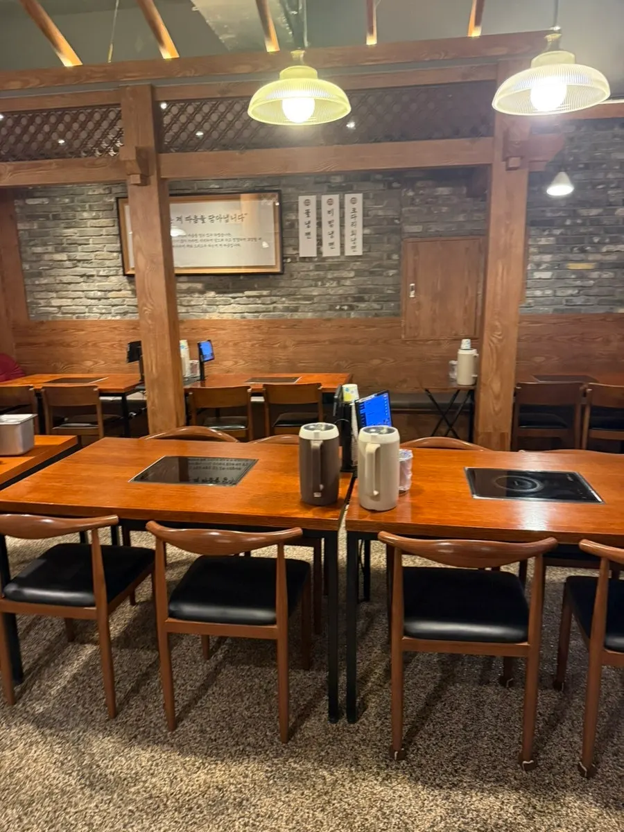 Neatly maintained dining space