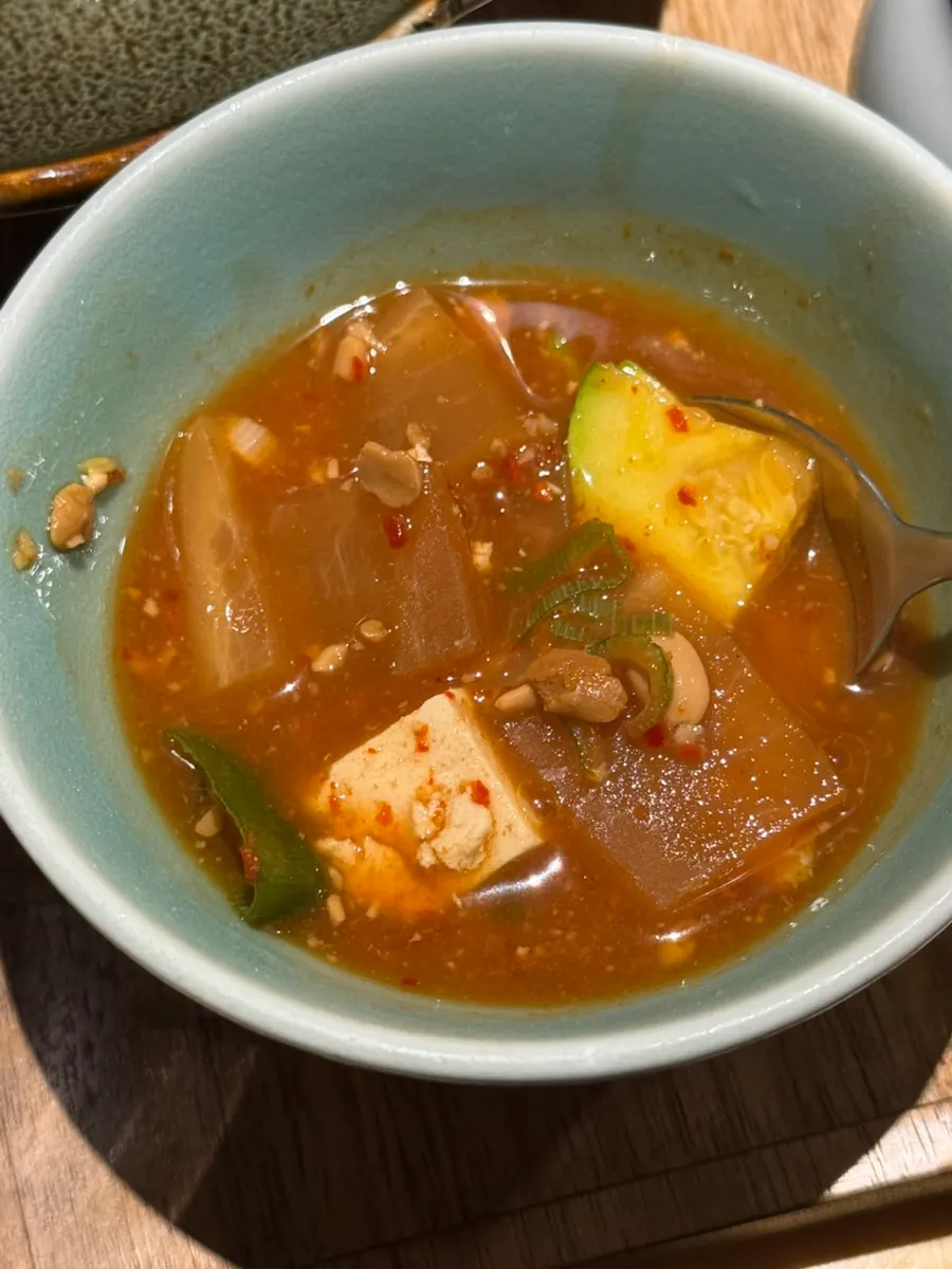 Side dish plates served with the bansang