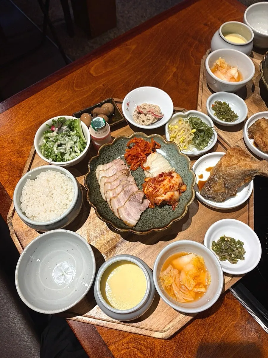 Full spread of the sosumi bansang set
