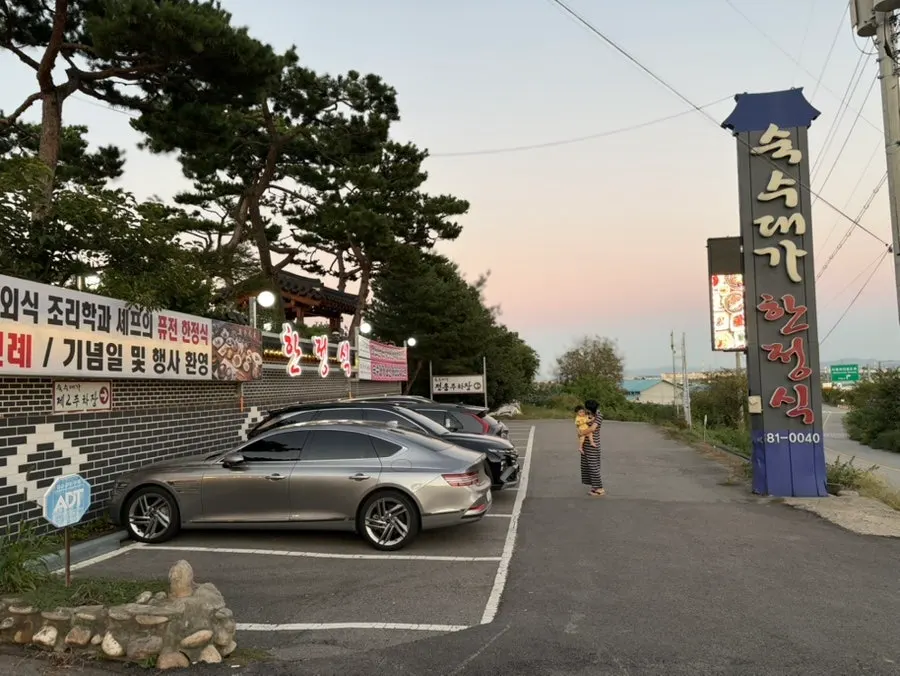 View around the entrance of Suksudaega