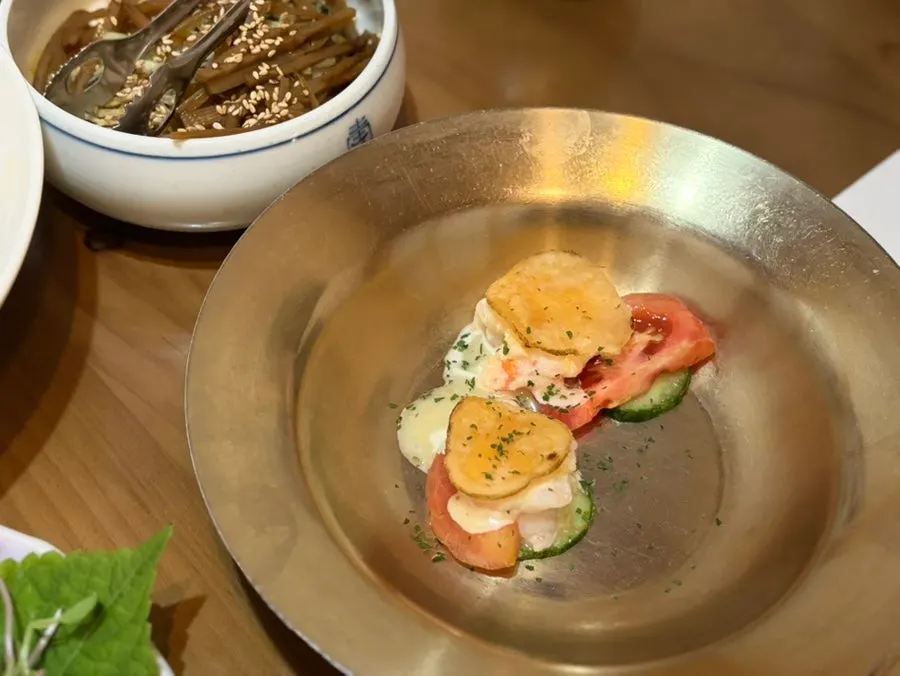 Bite-sized yukhoe (beef tartare)