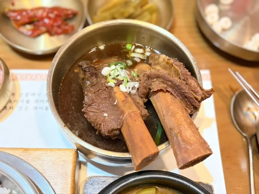 Braised rib served with cauldron rice and side dishes
