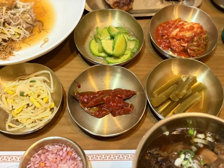 Glossy cauldron rice with doenjang soup