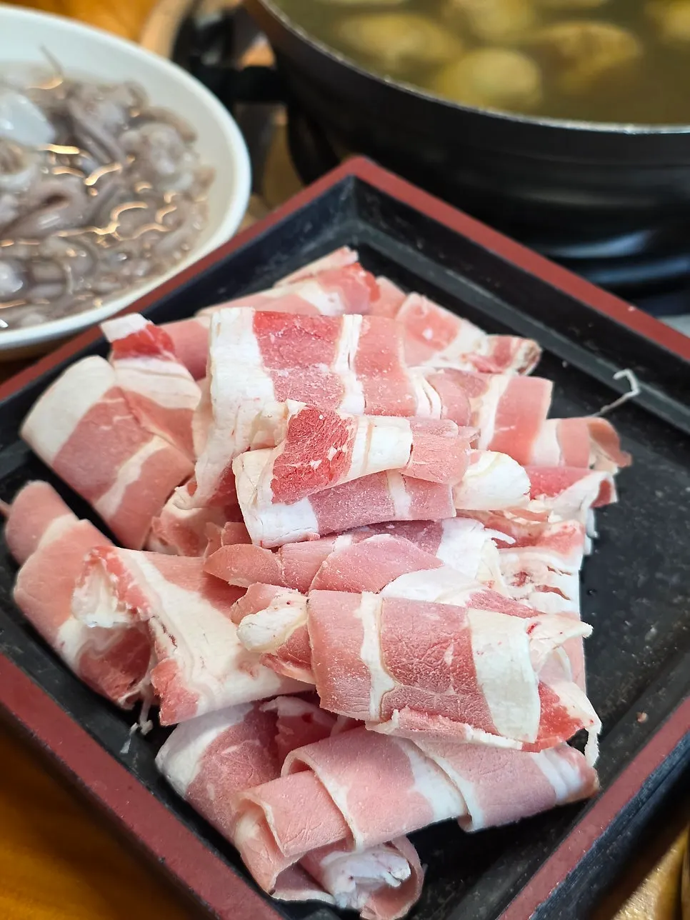 끓는 육수에 살짝 담근 소고기
