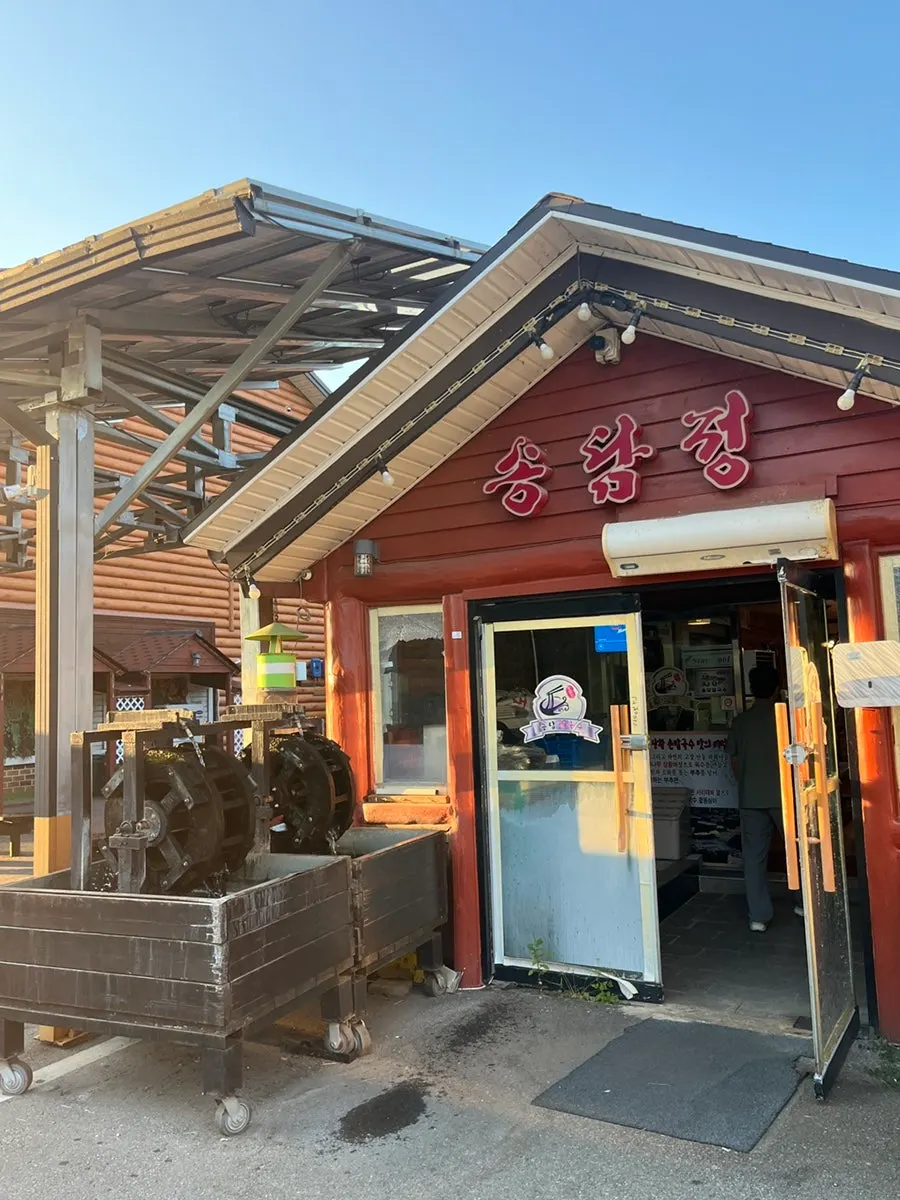 Exterior of Songdam Kalguksu in Anjung, Pyeongtaek