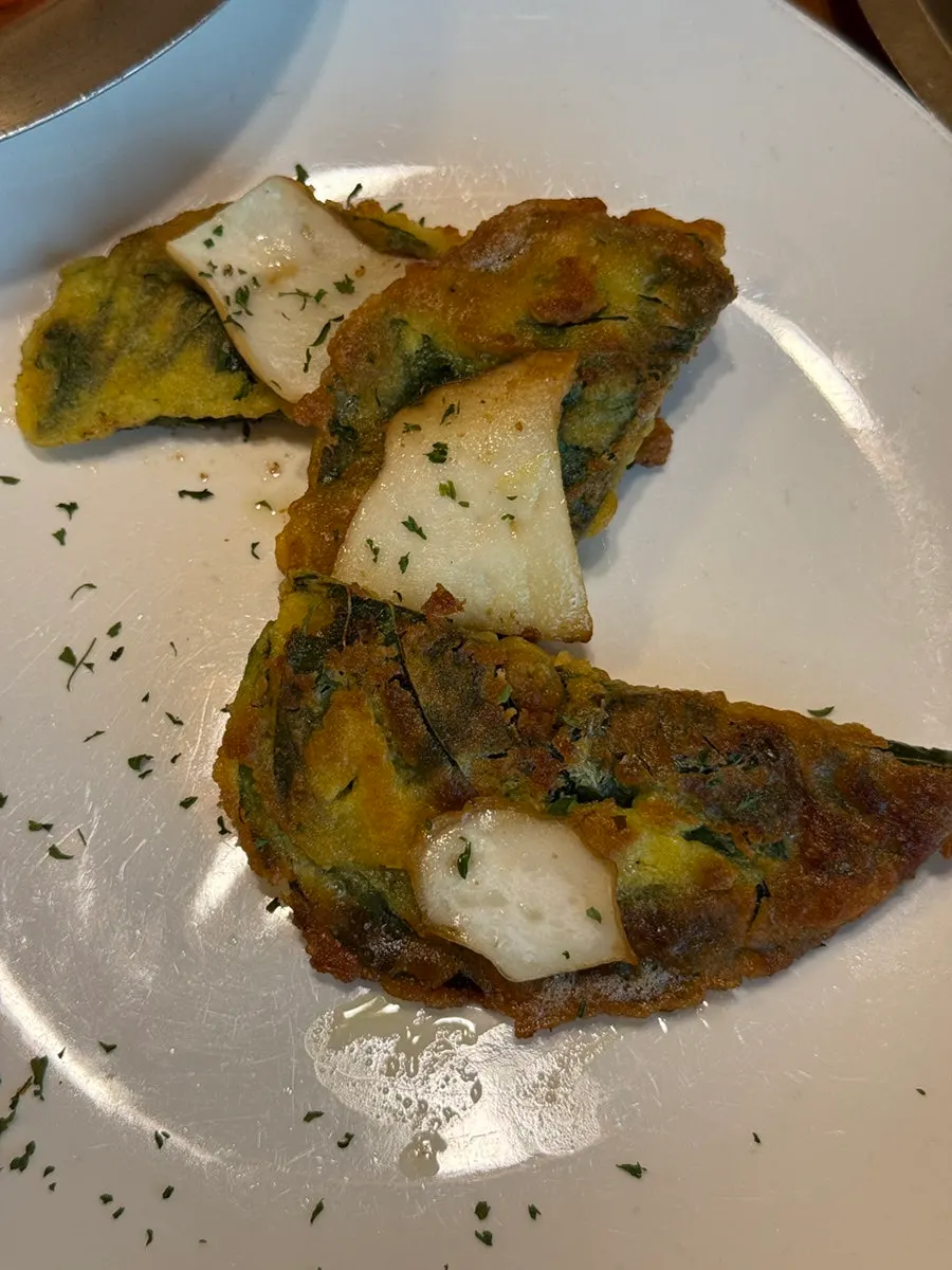 Sesame-leaf pancake filled with meat