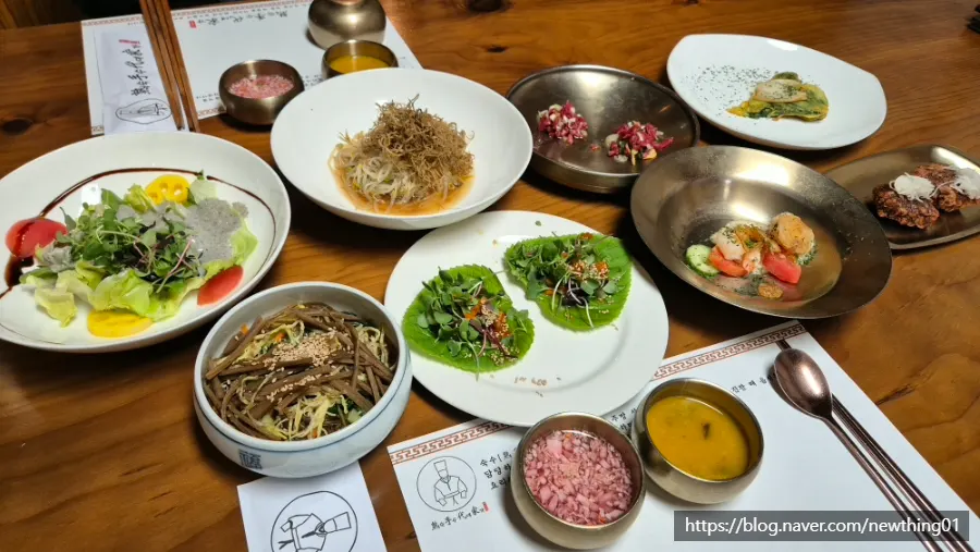 룸에 차려진 숙수대가 한정식 한상