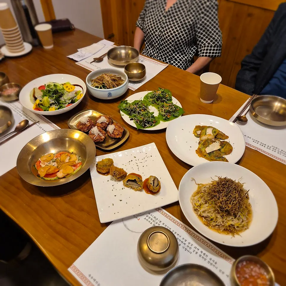 Full spread of Suksudaega's braised rib set