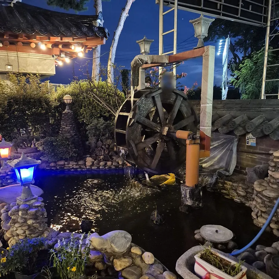 Suksudaega's hanok exterior in the evening