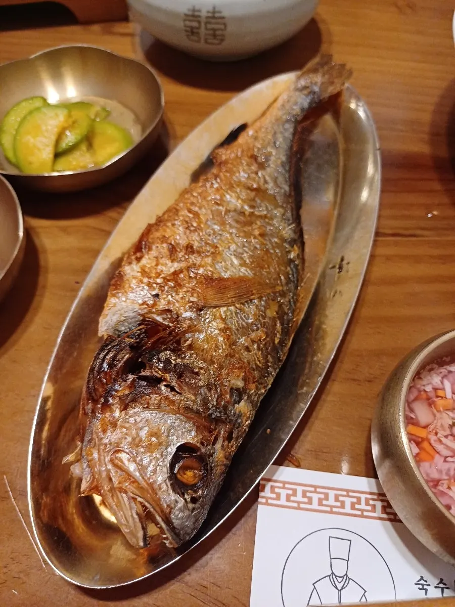 큼직한 보리굴비 살을 발라낸 모습