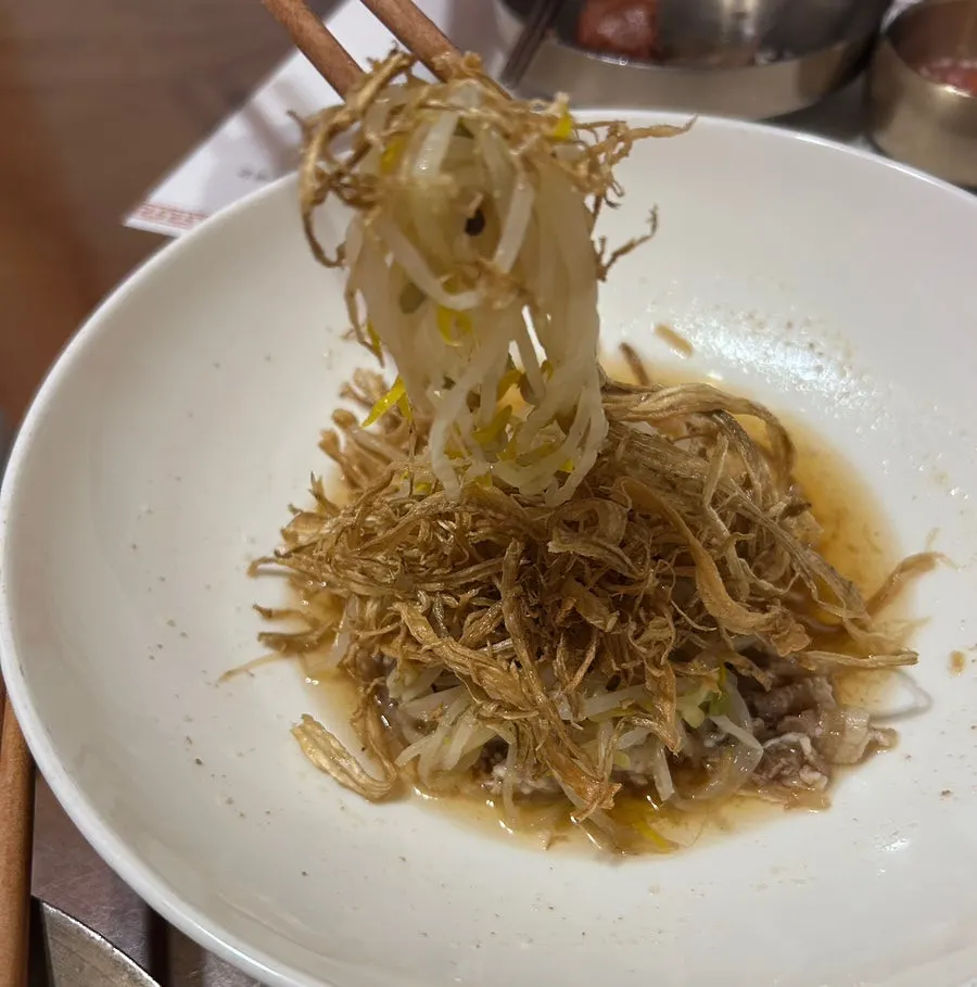 숙주나물을 더한 불고기 냉채 접시
