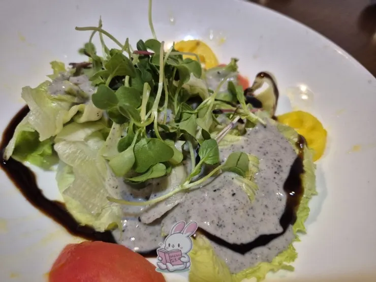 Perilla leaf wraps and black sesame dressing salad