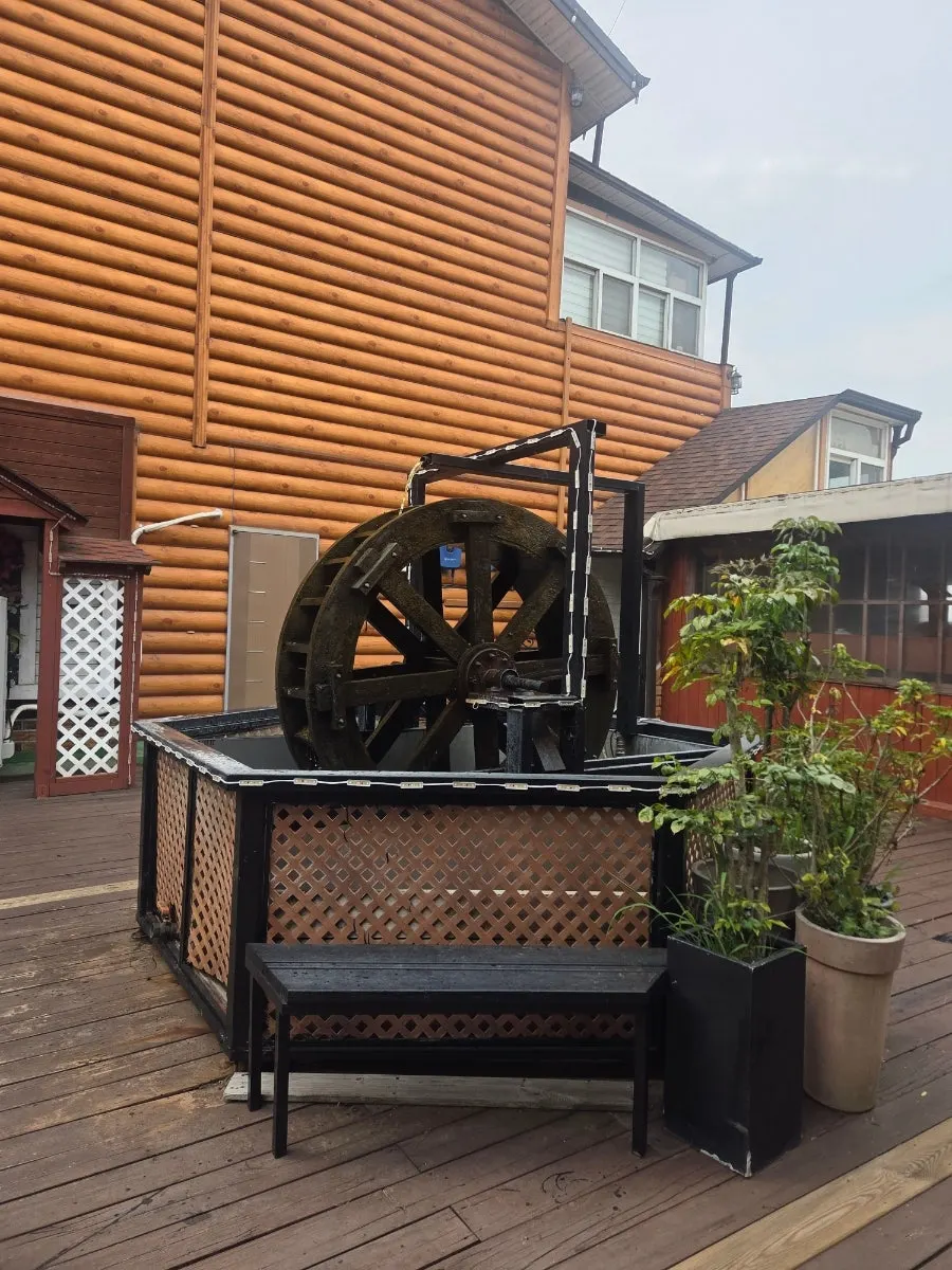 Waterwheel set up outdoors at Songdam Kalguksu