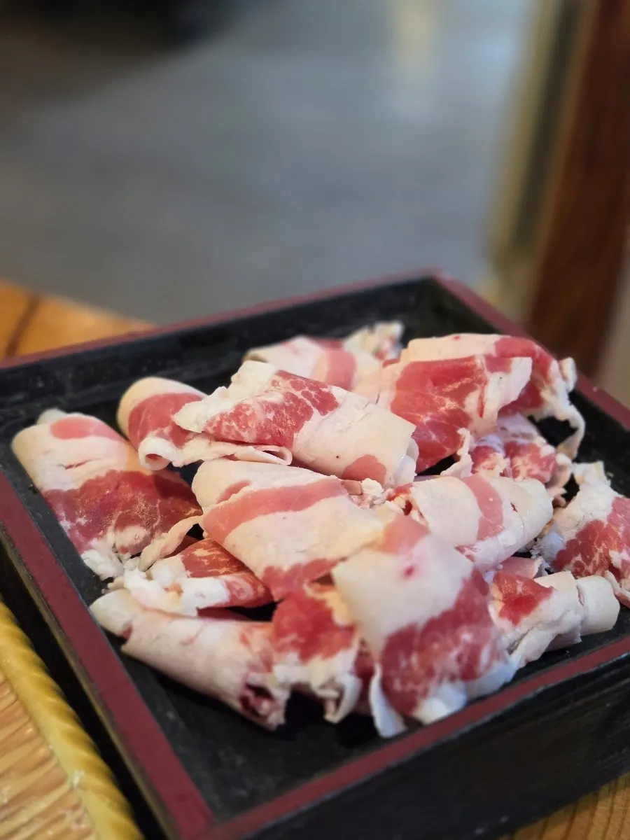 Jeongol pot with octopus cut into pieces with scissors