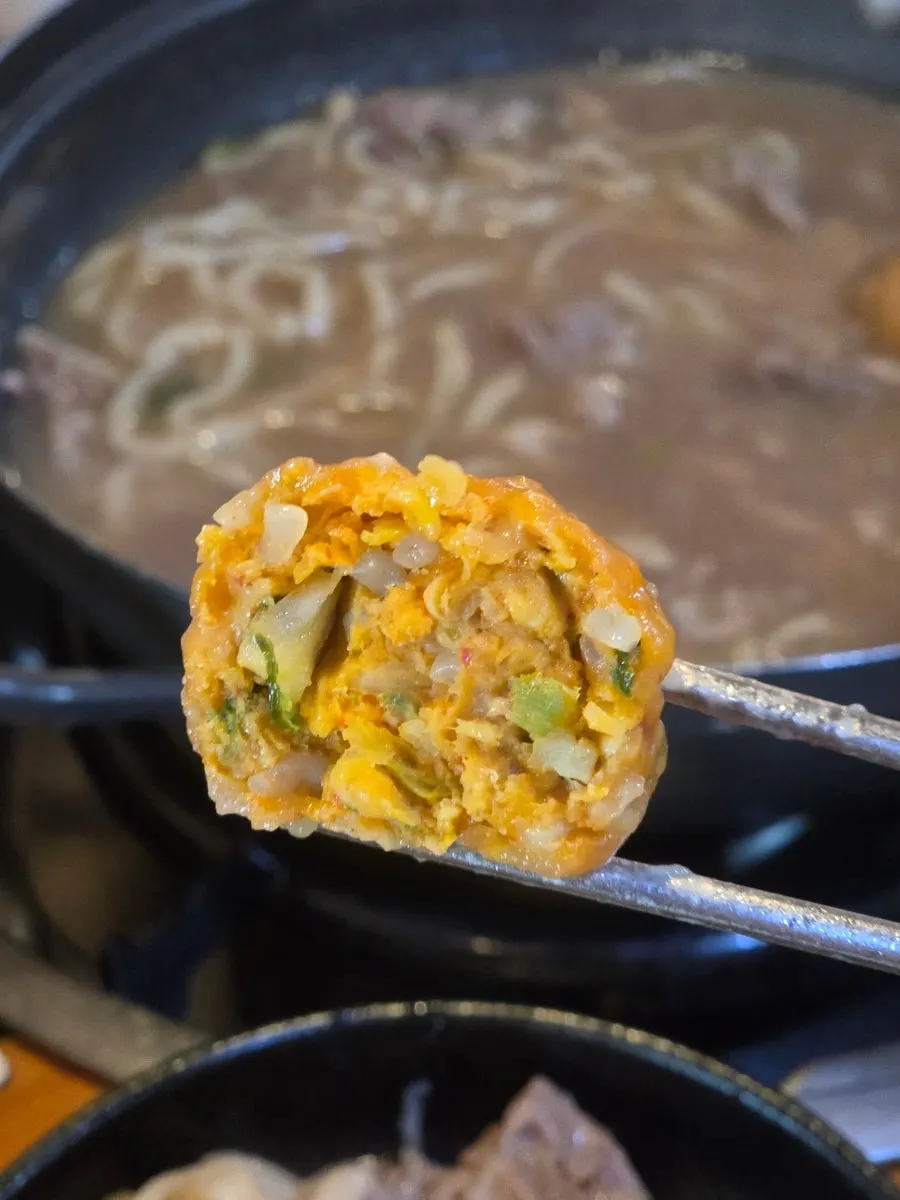 Kimchi wanja mandu at Songdam Kalguksu