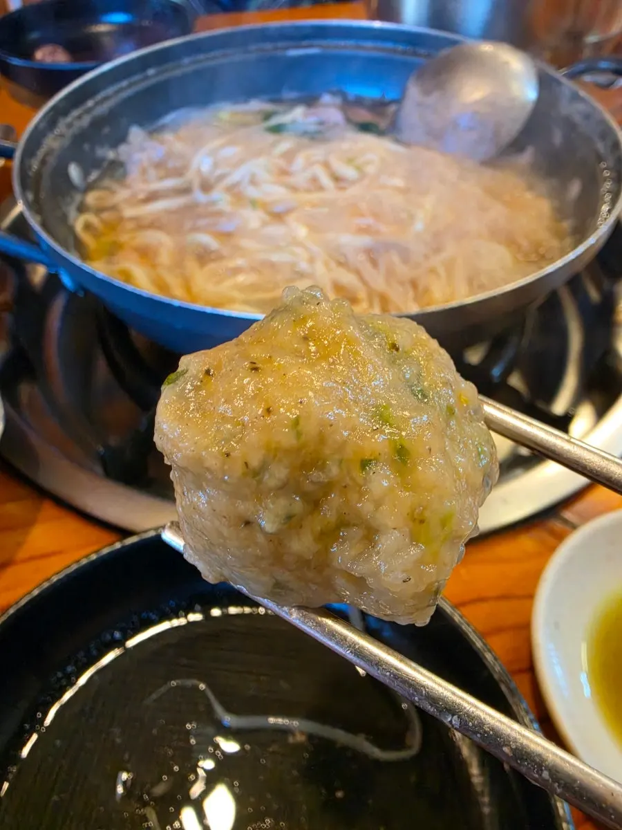 One kimchi mandu and one meat mandu served each