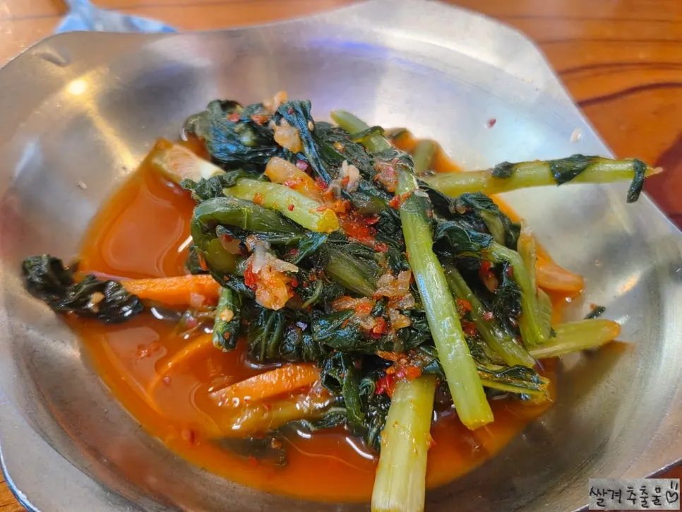 Shabu-kalguksu assembled to personal taste
