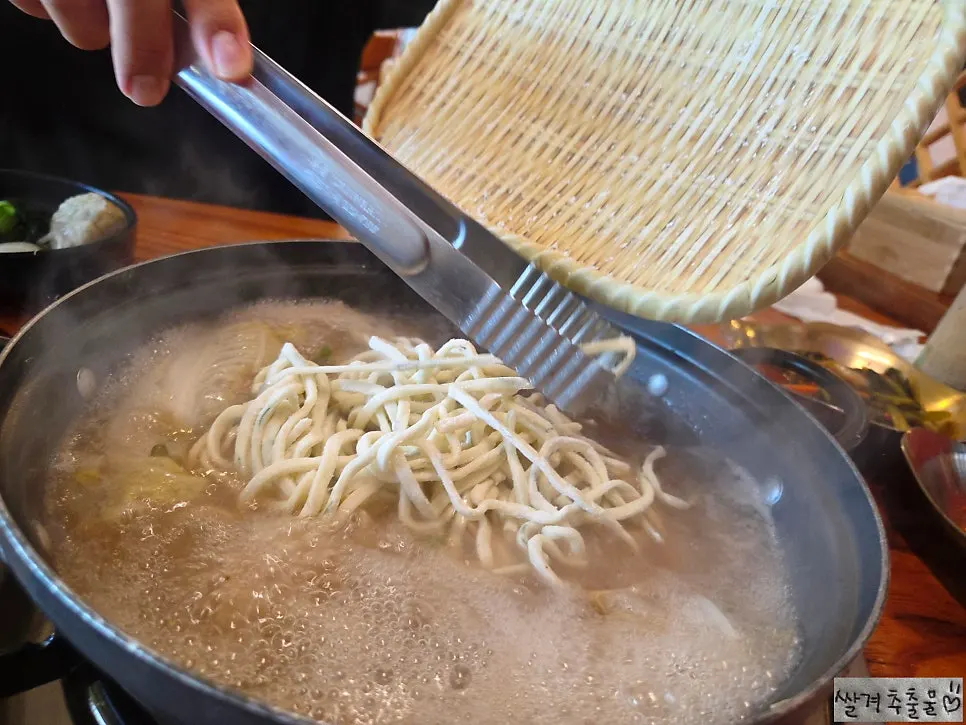 Kalguksu cooked in golden broth