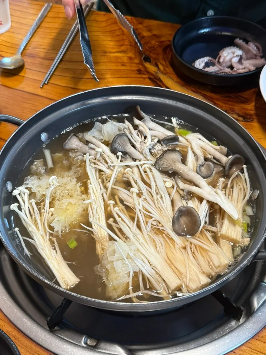 Hot pot with assorted mushrooms and beef added