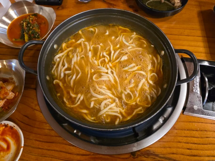 Kalguksu noodles cooked in the shabu-shabu broth