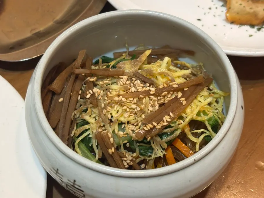 깻잎 쌈 요리 한 접시