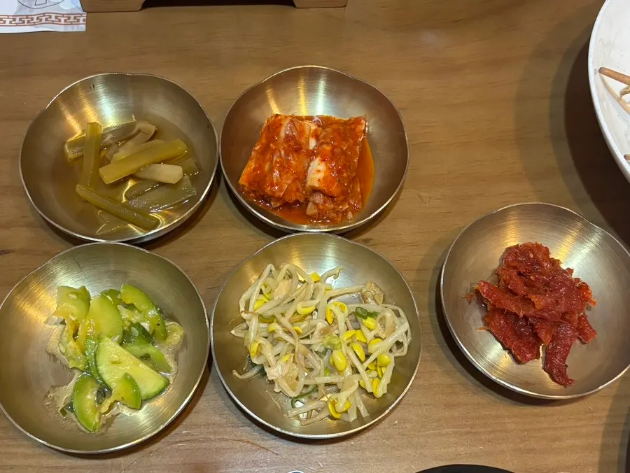 진한 된장찌개와 솥밥 누룽지