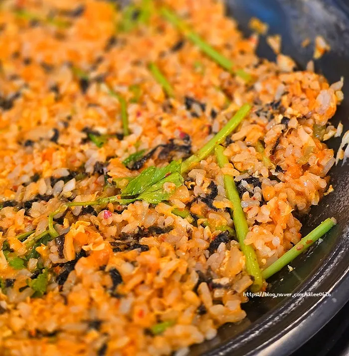 Close-up of fried rice mixed with clam broth