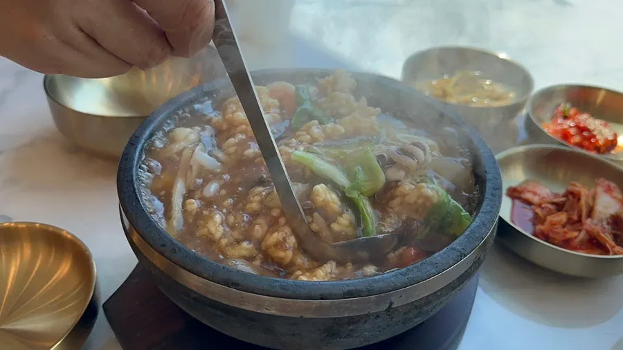 보글보글 끓는 해물누룽지탕