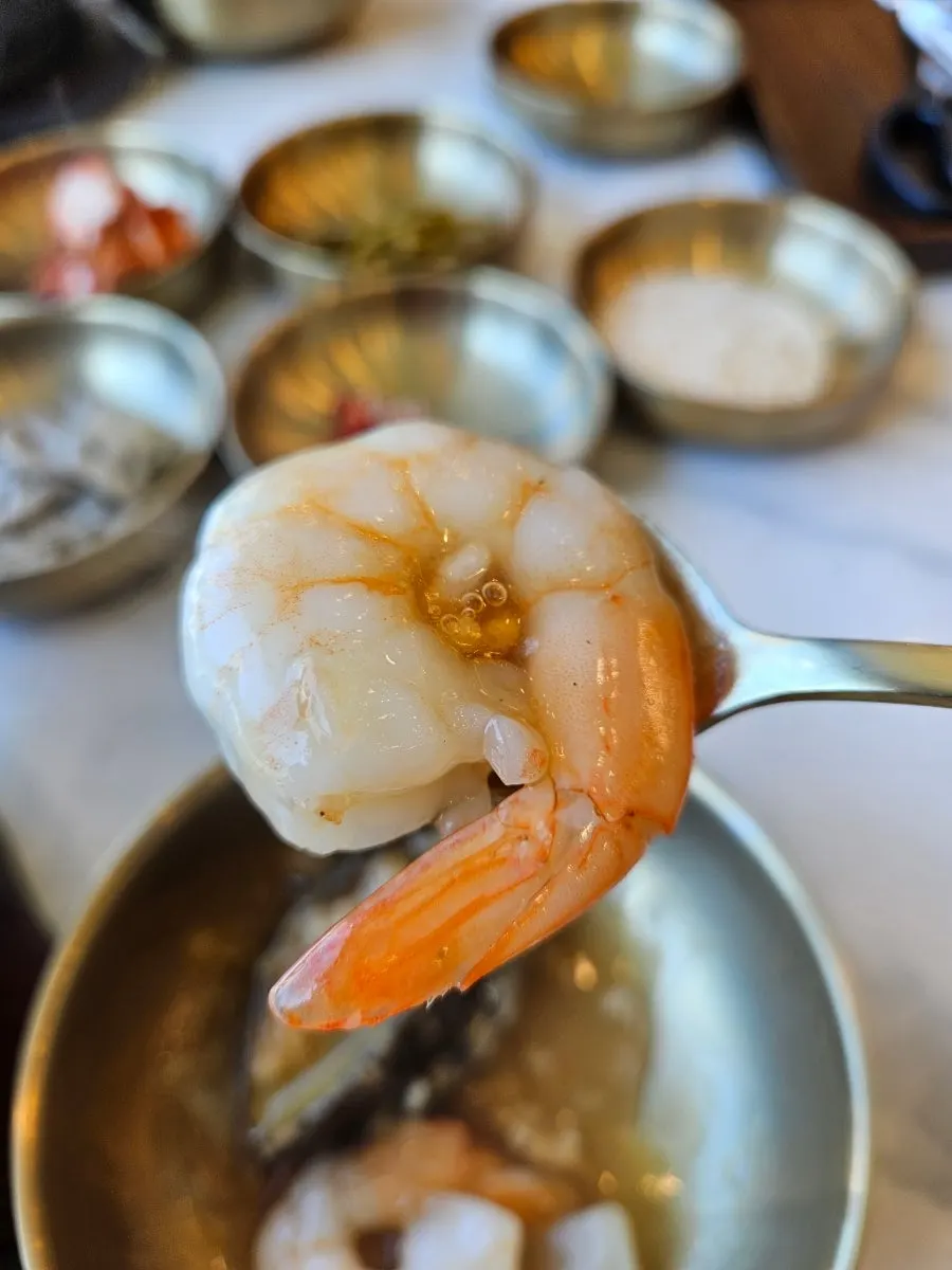 통실통실 두툼한 전복 한 마리