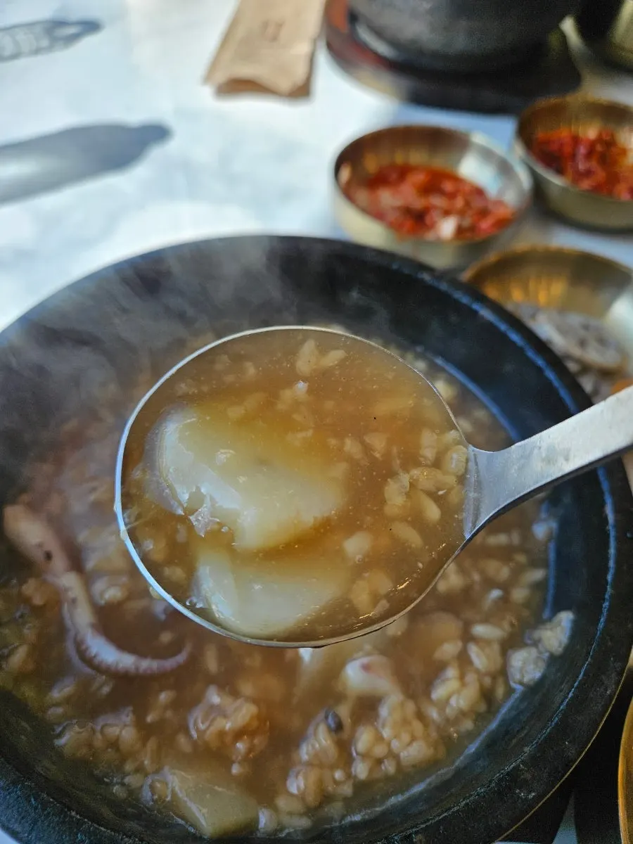 동글동글 쭈꾸미가 들어간 누룽지탕