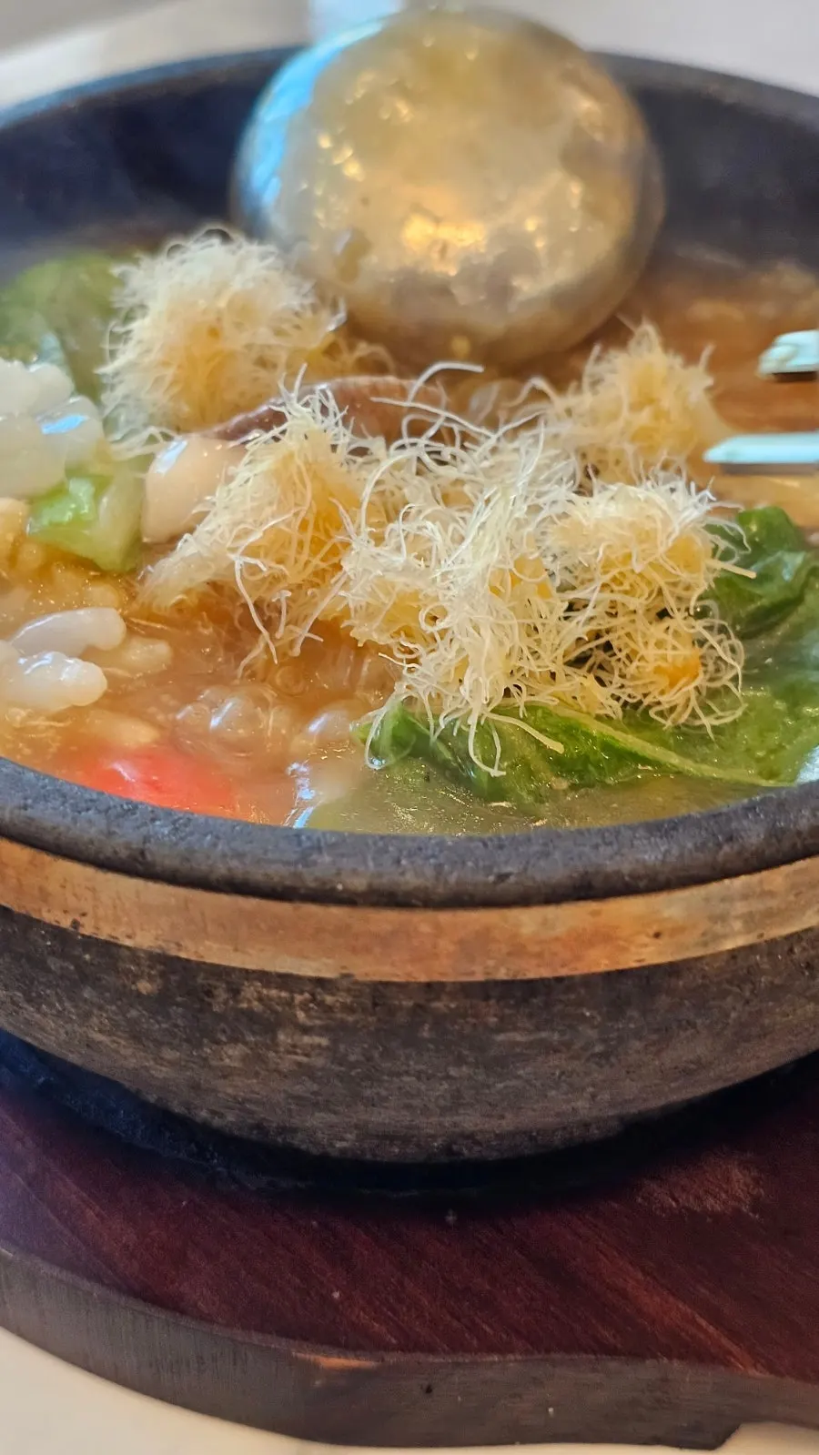 산삼배양근누룽지탕 재료가 담긴 모습