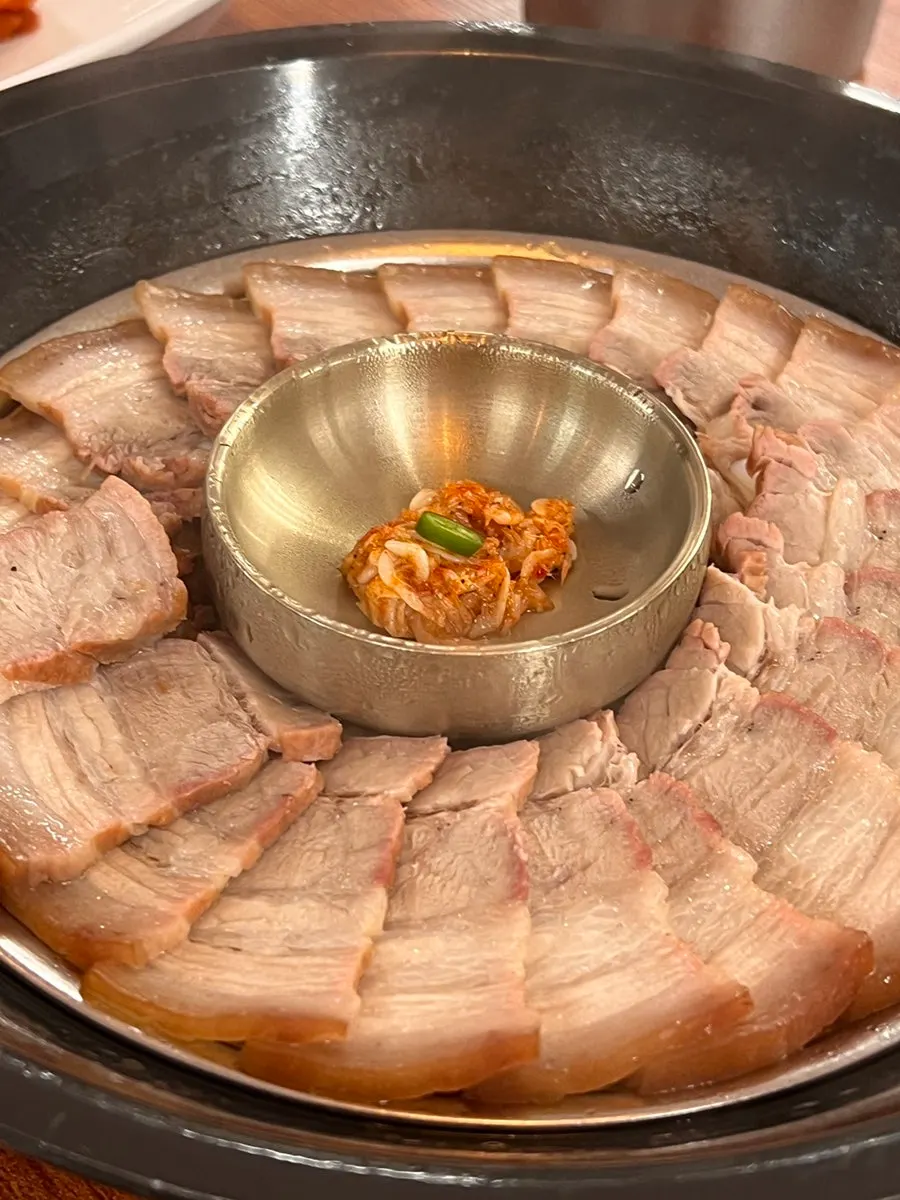 테이블에 차려진 기본 상차림